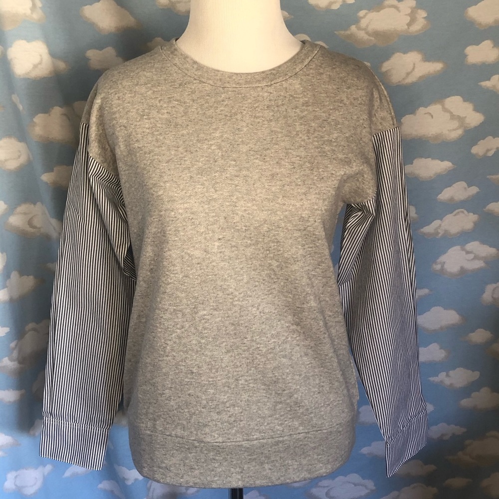 Vineyard Vines Mixed Media Sweatshirt Gray/blue pinstriped sleeves Size XS